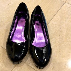 Black patent pumps